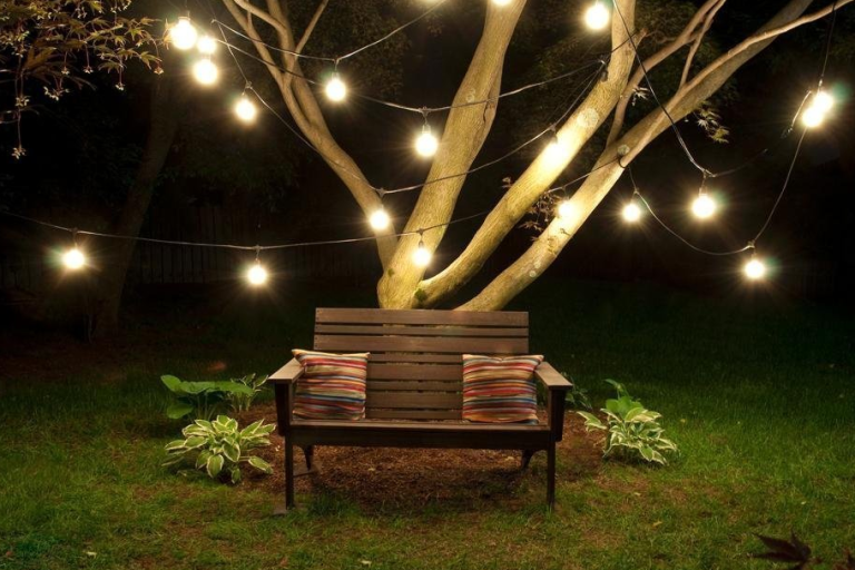 guirnaldas_luces_feria_banco_jardin